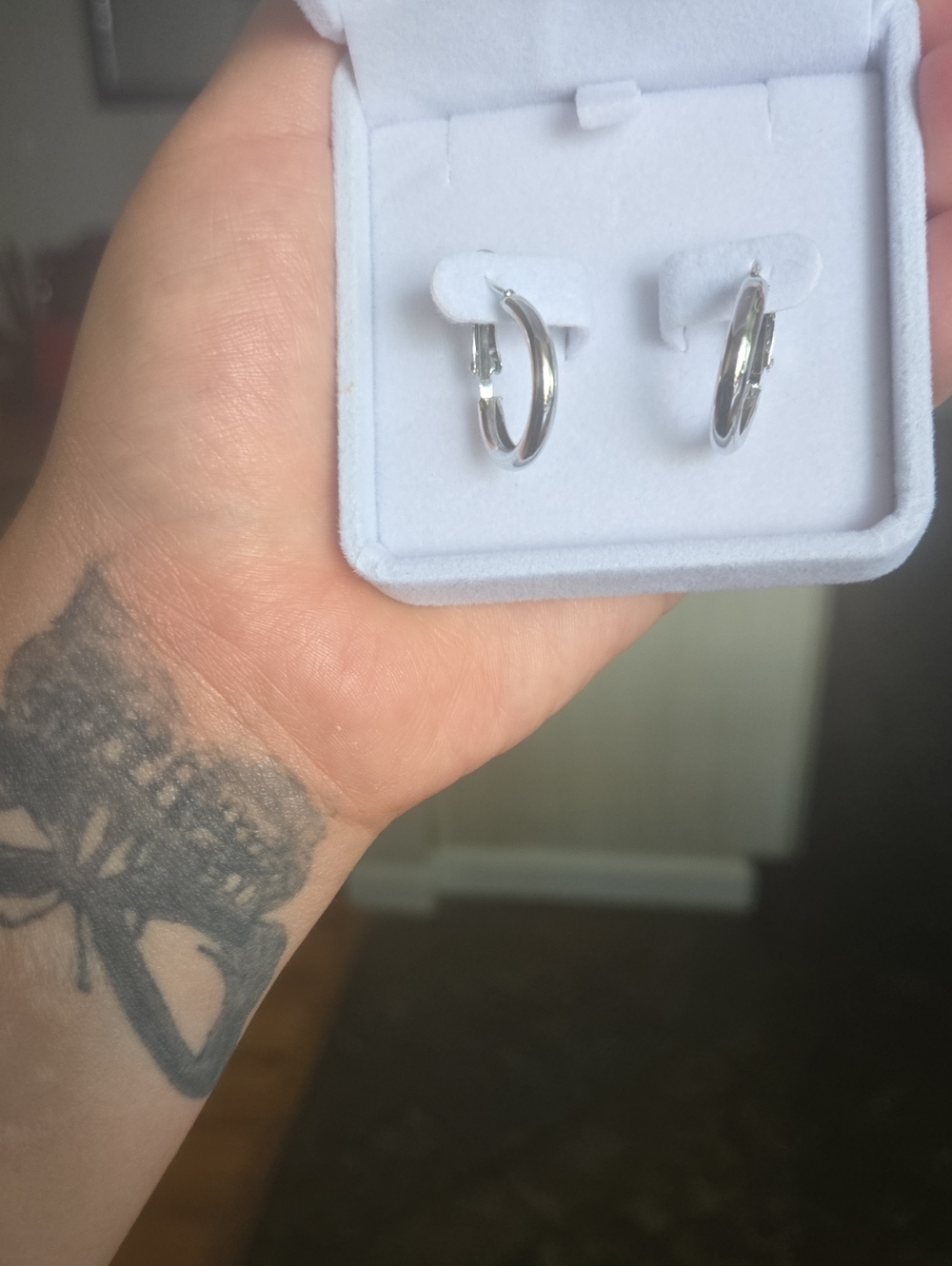 Two Pairs Of Earings - Picture 3 of 3
